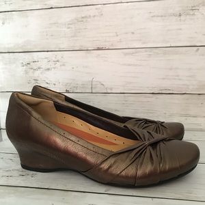 Clarks Structured Closed Toed Wedges Size 7.5